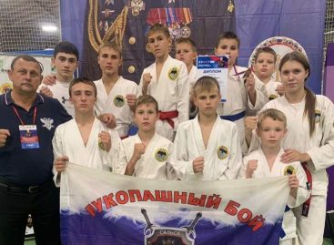 Успех «Бойца»: сальские спортсмены приняли участие в соревнованиях, посвящённых герою России