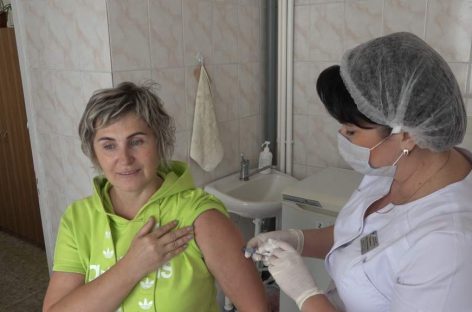 Прививают от гриппа: в сальской поликлинике началась вакцинация
