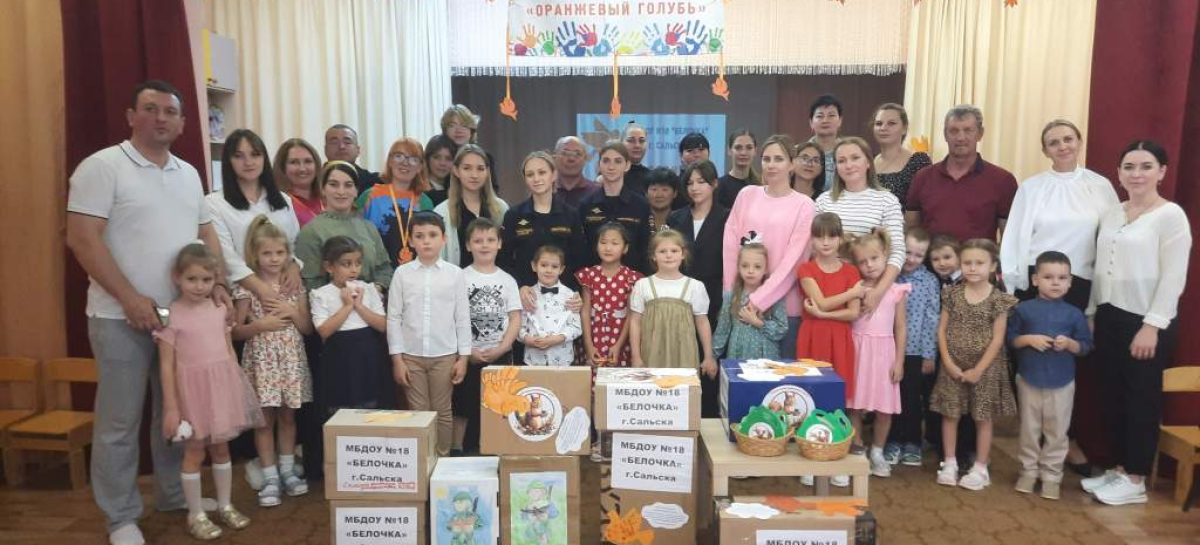 В детском саду № 18 «Белочка» в Сальске прошла акция «Горячая кружка. Согреем защитников нашим теплом»