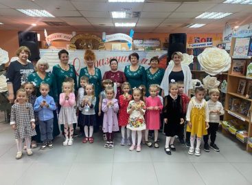 Городской Центр библиотечного обслуживания в Сальске совместно с РДК им. Р.В. Негребецкого провел праздник, посвященный Международному дню пожилых людей