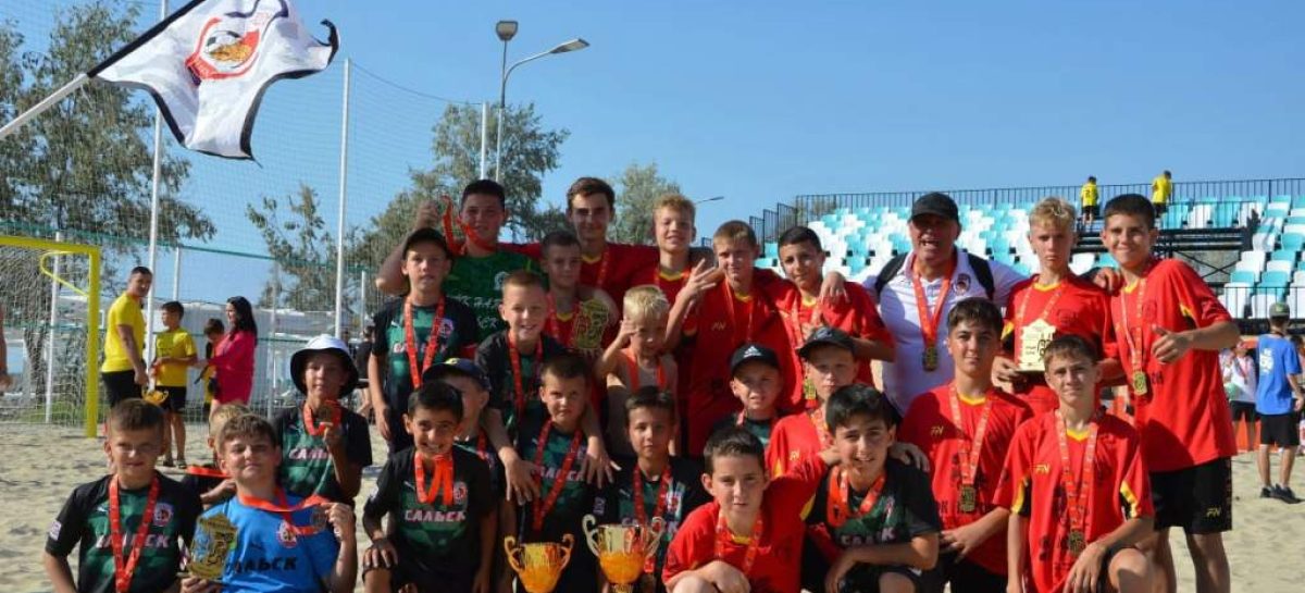 Сальские футболисты покорили Анапу
