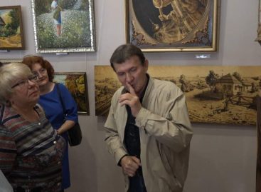 Свои работы показали профессионалы и любители: в художественном музее открылась выставка «Наш край степной»
