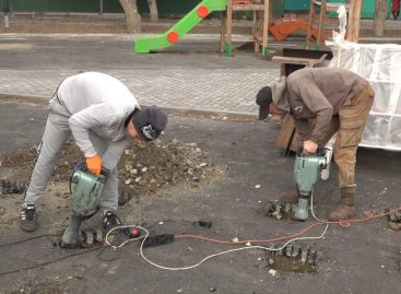 Вышли ни финишную прямую: строители завершают благоустройство зоны отдыха для детей и взрослых