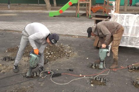 Вышли ни финишную прямую: строители завершают благоустройство зоны отдыха для детей и взрослых