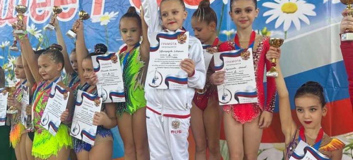 Сальские гимнастки побывали на «Осенней сказке»