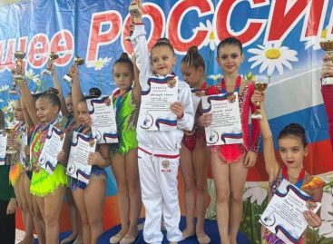 Сальские гимнастки побывали на «Осенней сказке»