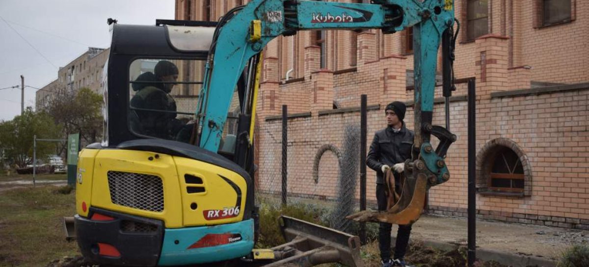 В здании собора святых равноапостольных Кирилла и Мефодия проводятся  инженерно-геологические изыскания