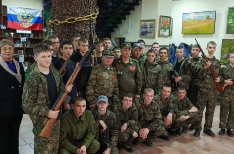 Поисковики и работники культуры проводят патриотические мероприятия для подростков