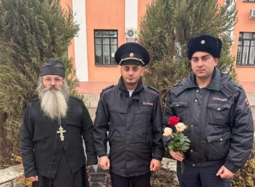 Сотрудники Сальского линейного отдела почтили память коллег