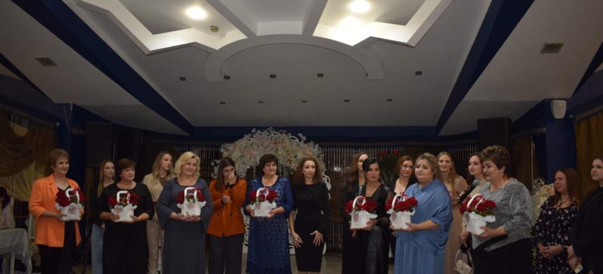 Семья Жаворонок-Королевских уже в третий раз пригласила сальчанок на празднование Дня матери