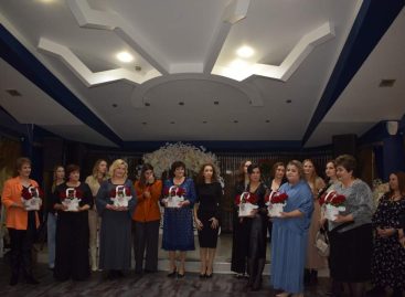 Семья Жаворонок-Королевских уже в третий раз пригласила сальчанок на празднование Дня матери