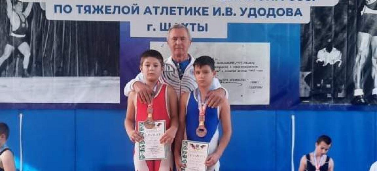 Сальские тяжелоатлеты показали высокий уровень подготовки