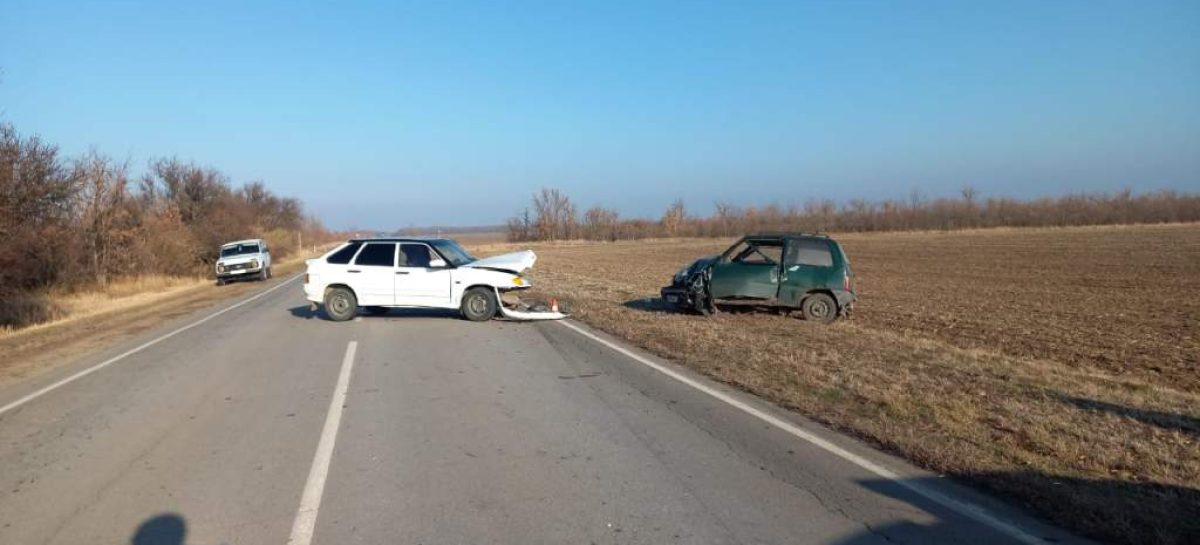 Сальчанка выехала на встречную полосу и столкнулась с «Окой»