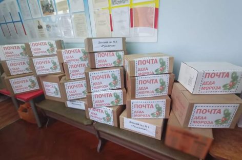 Всё для фронта, всё для победы! Волонтеры Гиганта готовят новогодние подарки землякам — участникам СВО