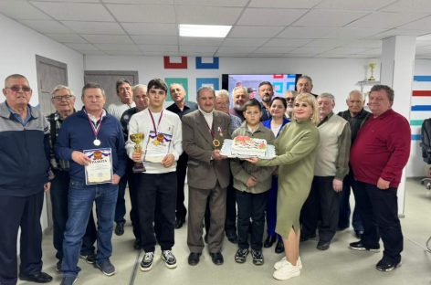 В Сальском шахматном клубе чествовали короля блица