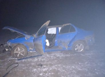 В Сальском районе ночью перевернулся «Mersedes Benz»