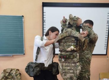 Встреча с участником СВО: для шестиклассников школы № 21 Сальска проведён урок мужества