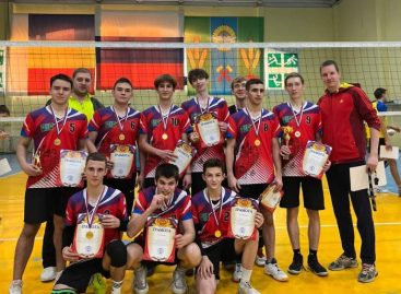 Сальские волейболисты завоевали первое место на первенстве спортивной школы