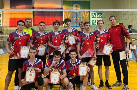 Сальские волейболисты завоевали первое место на первенстве спортивной школы