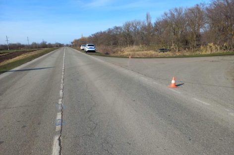 В Сальском районе водитель «Дэу Нексии» слетел с трассы и врезался в дерево