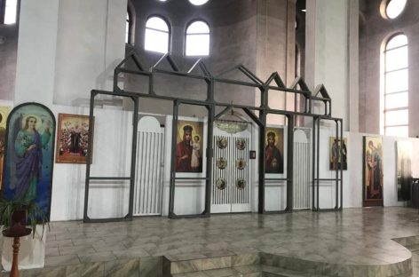 В соборе Кирилла и Мефодия в Сальске начали устанавливать новый иконостас