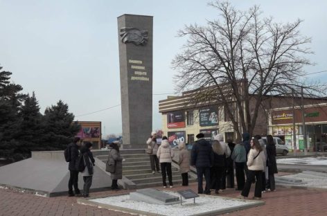 По памятным местам: экскурсию по городу провели для участников профессионального чемпионата