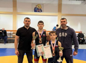 Сальские борцы завоевали «бронзу» на первенстве Дона
