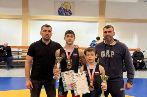 Сальские борцы завоевали «бронзу» на первенстве Дона