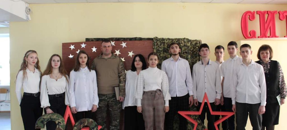 Студенты СИТ встретились с бывшим выпускником техникума, а сейчас — участником СВО Игорем Статовым.