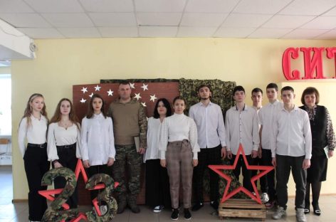 Студенты СИТ встретились с бывшим выпускником техникума, а сейчас — участником СВО Игорем Статовым.
