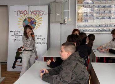 Сотрудники городского Дворца культуры в Сальске провели для учащихся школы № 21 г. Сальска игру «Современные хиты. Музыкальный тренд»