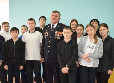 Учащиеся школы № 7 встретились с участником контртеррористической операции на Северном Кавказе Анатолием Погореловым.