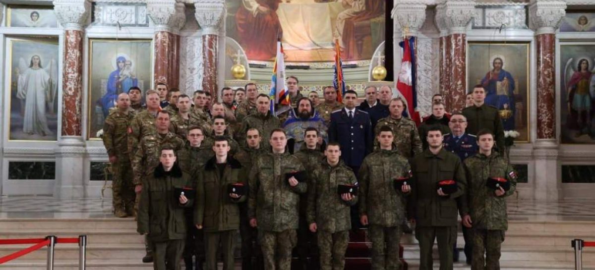 Юрий Слюсарь поздравил бойцов 150 дивизии с получением ротного знака