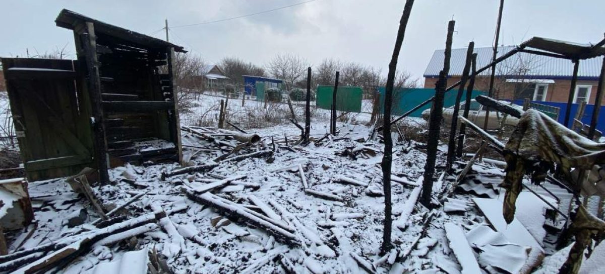 На дачах в Сальском районе произошёл пожар