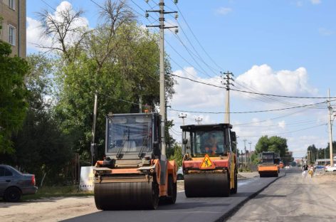 Глава городской администрации Сальска Иван Игнатенко признал, что состояние автодорог является традиционным поводом для критики