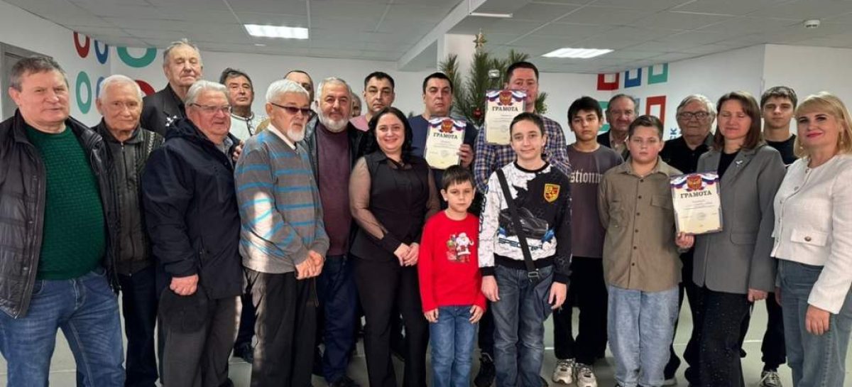 В сальском парке культуры и отдыха прошел первый в этом году шахматный турнир