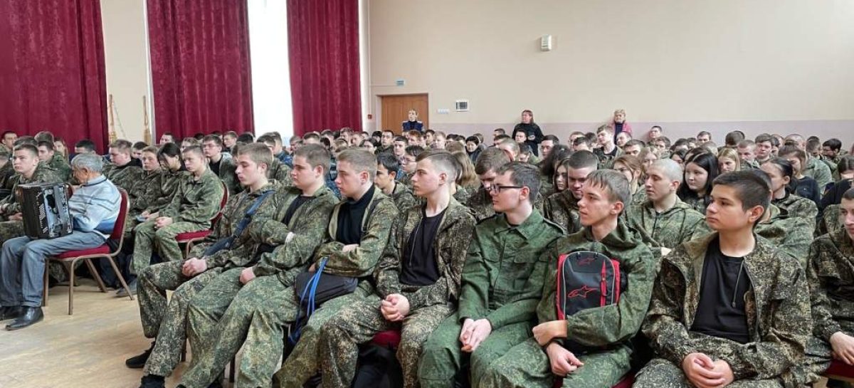 Городской Дворец культуры в Сальске организовал программу, посвященную важным датам в военной истории России, для кадет СККПЛ