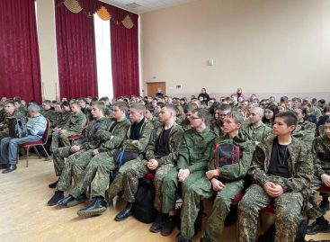 Городской Дворец культуры в Сальске организовал программу, посвященную важным датам в военной истории России, для кадет СККПЛ