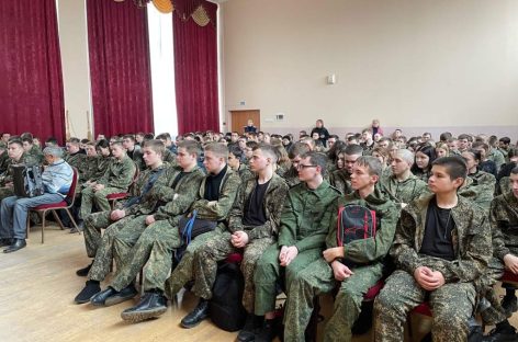 Городской Дворец культуры в Сальске организовал программу, посвященную важным датам в военной истории России, для кадет СККПЛ