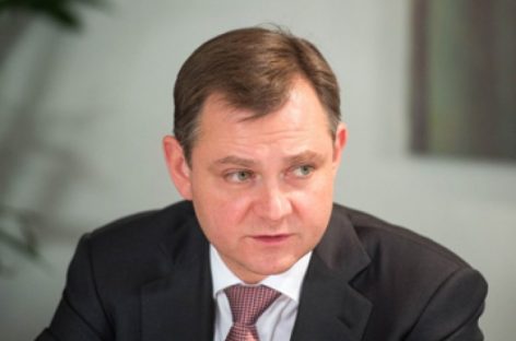 Юрий Слюсарь вручил памятную медаль к юбилею Победы ростовчанке Клавдии Сисюкиной