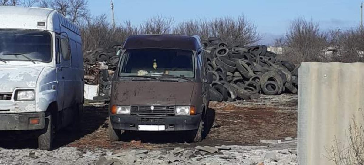 В СНТ «Железнодорожник», в Сальском районе, на территории одного из садовых участков, скопилось гигантское количество отходов