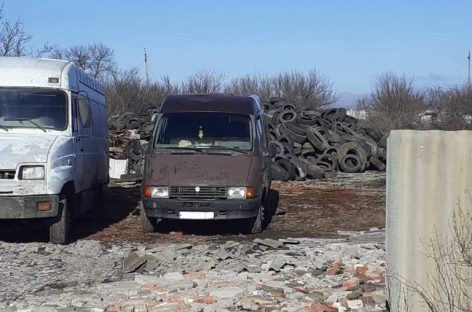 В СНТ «Железнодорожник», в Сальском районе, на территории одного из садовых участков, скопилось гигантское количество отходов