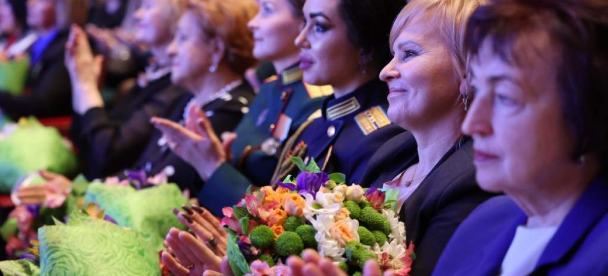 В Ростове прошло торжественное собрание, посвященное Международному женскому дню