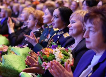 В Ростове прошло торжественное собрание, посвященное Международному женскому дню