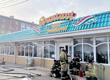 В Сальске из-за неисправной фритюрницы загорелось кафе
