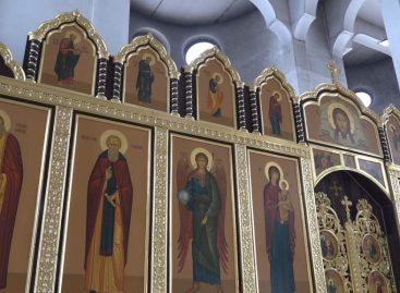 Успели до Великого поста: в соборе Кирилла и Мефодия установили новый иконостас