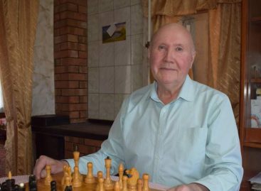32 тысячи уроков провёл за 46 лет работы в школе учитель из Екатериновки