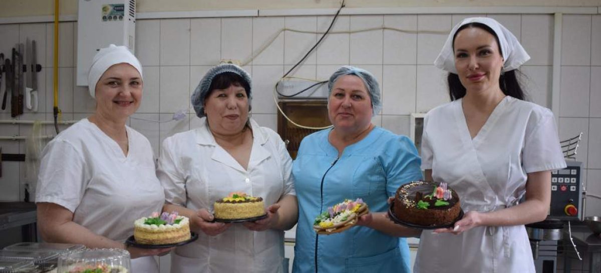 99 лет традиций: репортаж из кондитерского цеха Сальского хлебокомбината