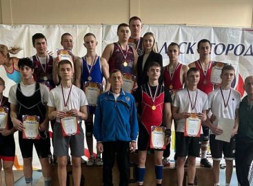 13 золотых медалей завоевали сальские тяжелоатлеты