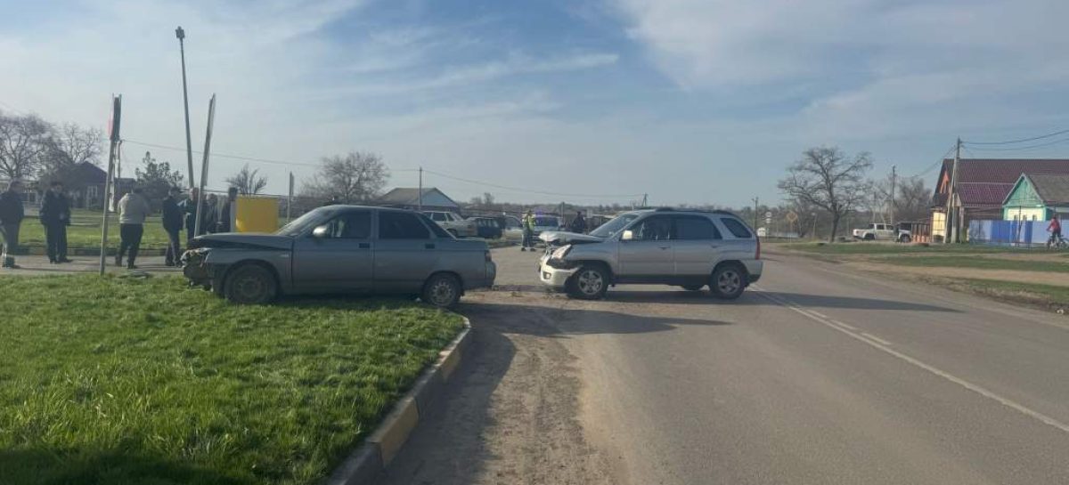 В Сальском районе из-за нарушения правил дорожного движения произошла авария